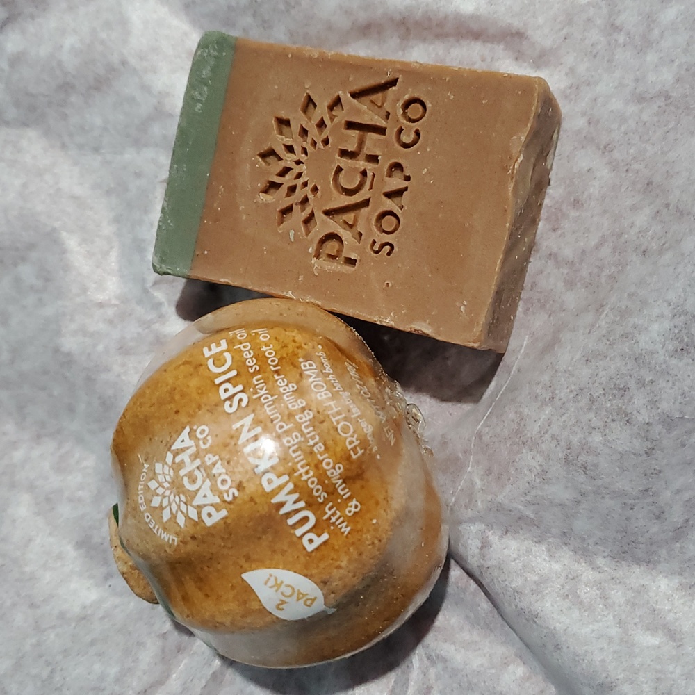 Pacha Soap Pumpkin Spice Froth Bomb and Bar of Soap Set